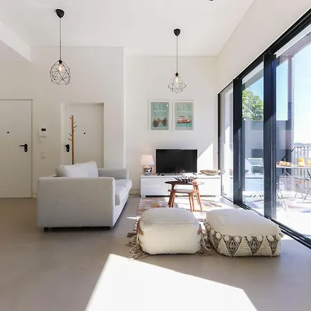 Avenida Premium By Homing Апартаменты *